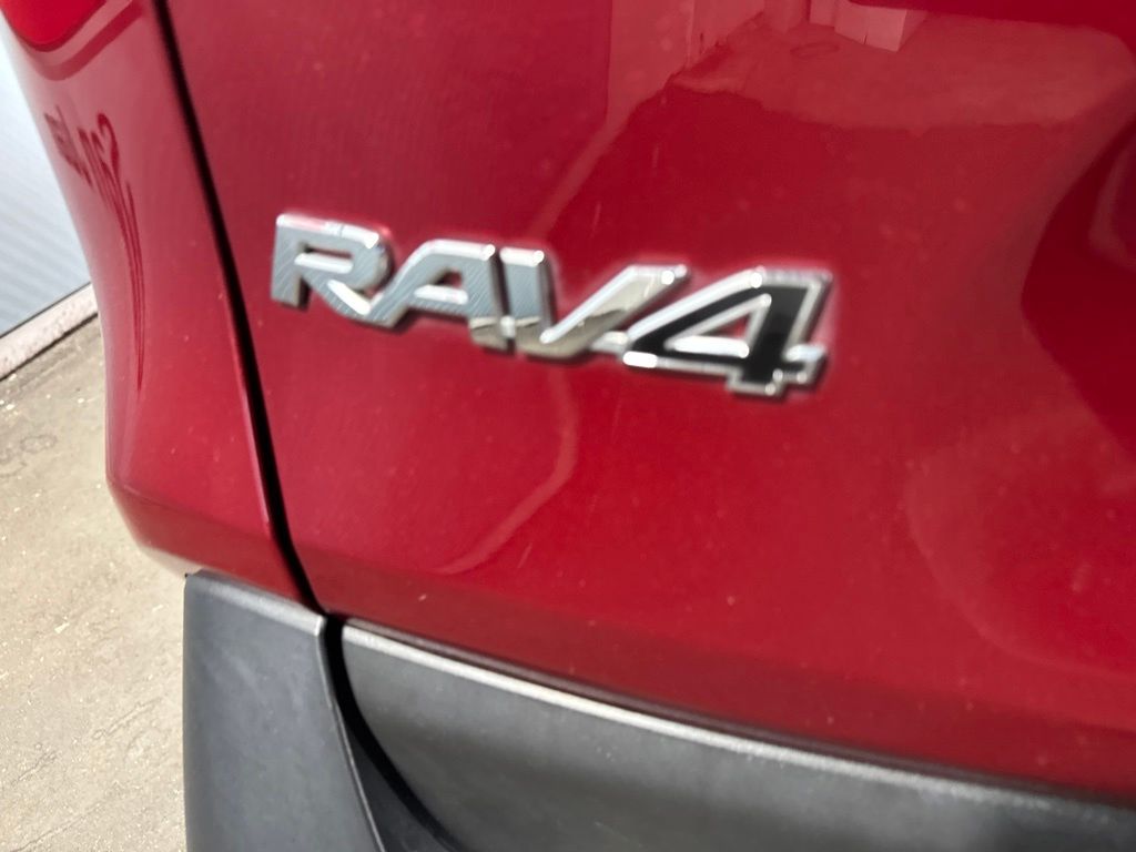 Thumbnail: 2023 Toyota RAV4 - 21