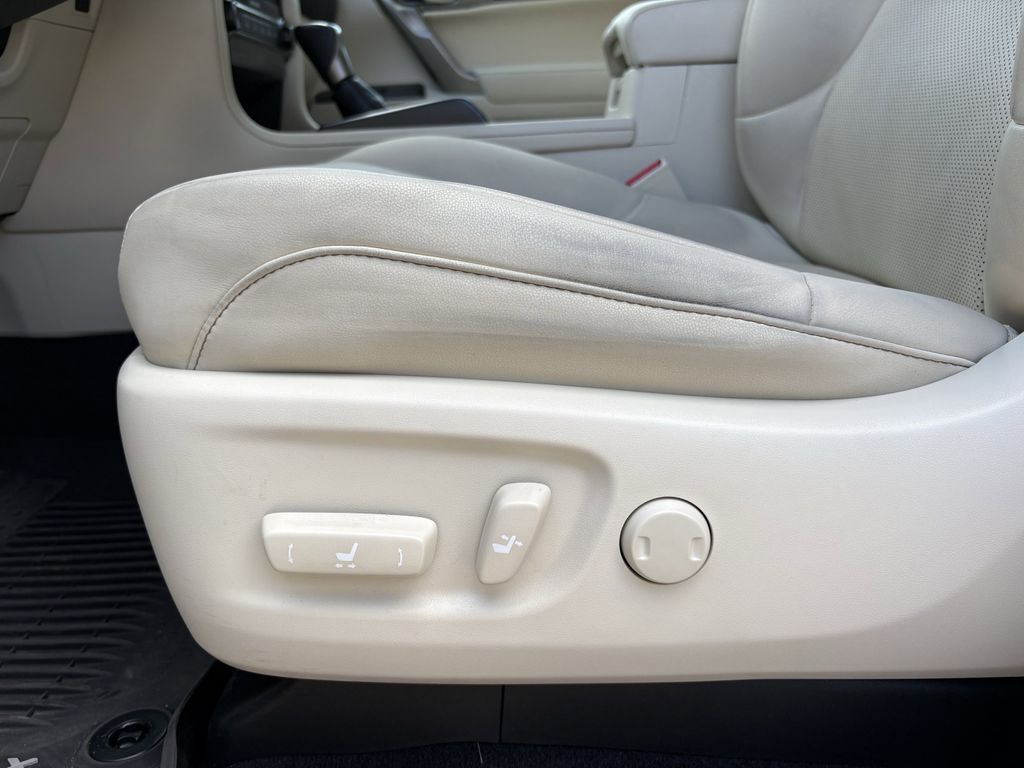 Used 2023 Eminent White Pearl Lexus 460 image 13