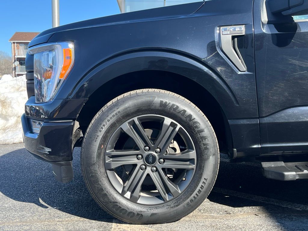 View vehicle photo 4