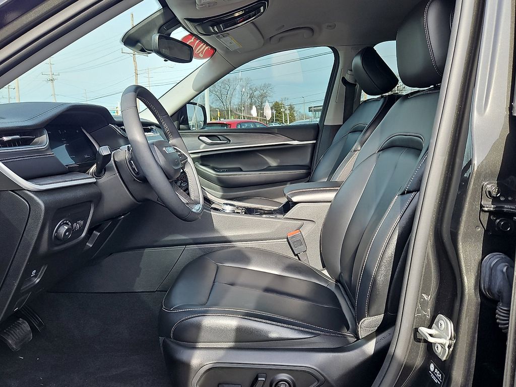 Thumbnail: 2023 Jeep Grand Cherokee L - 15