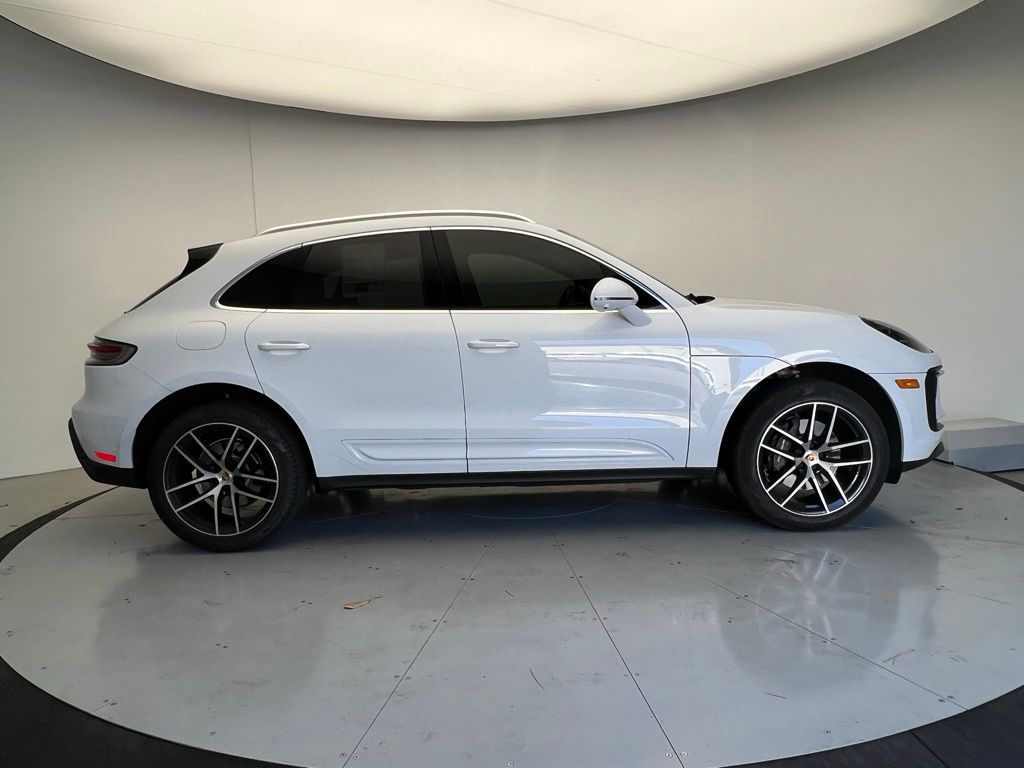 Thumbnail: 2023 Porsche Macan - 23