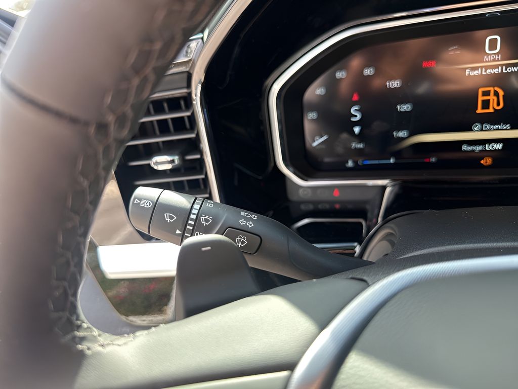 New 2026 White GMC Elevation image 32