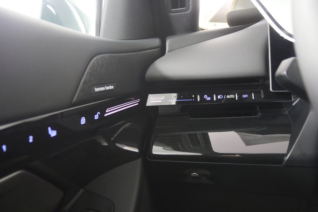 Thumbnail: 2025 BMW 5 Series - 22