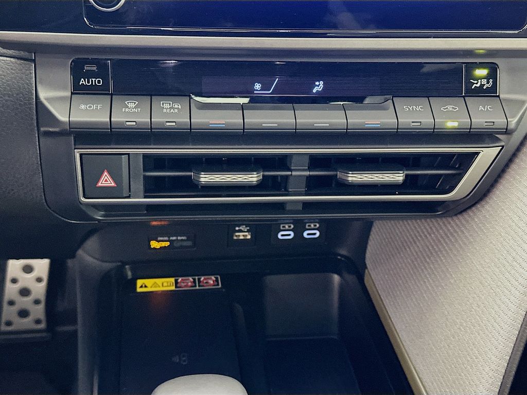 Thumbnail: 2025 Toyota Camry - 16