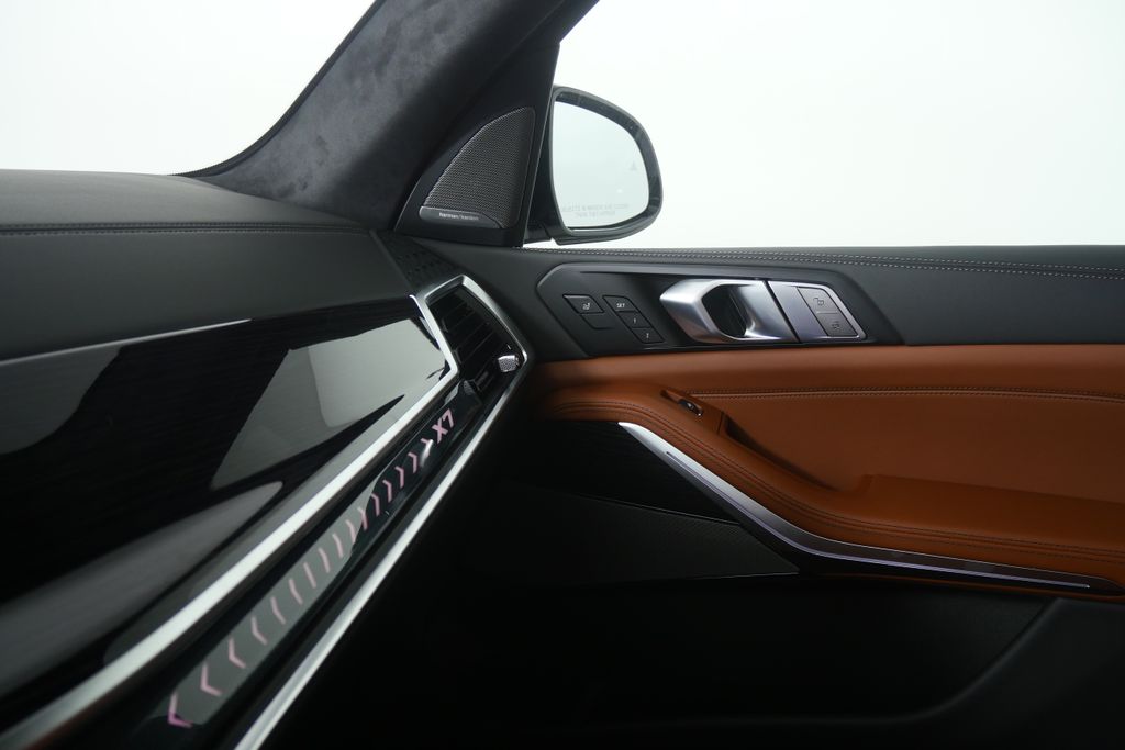 Thumbnail: 2027 BMW X7 - 23