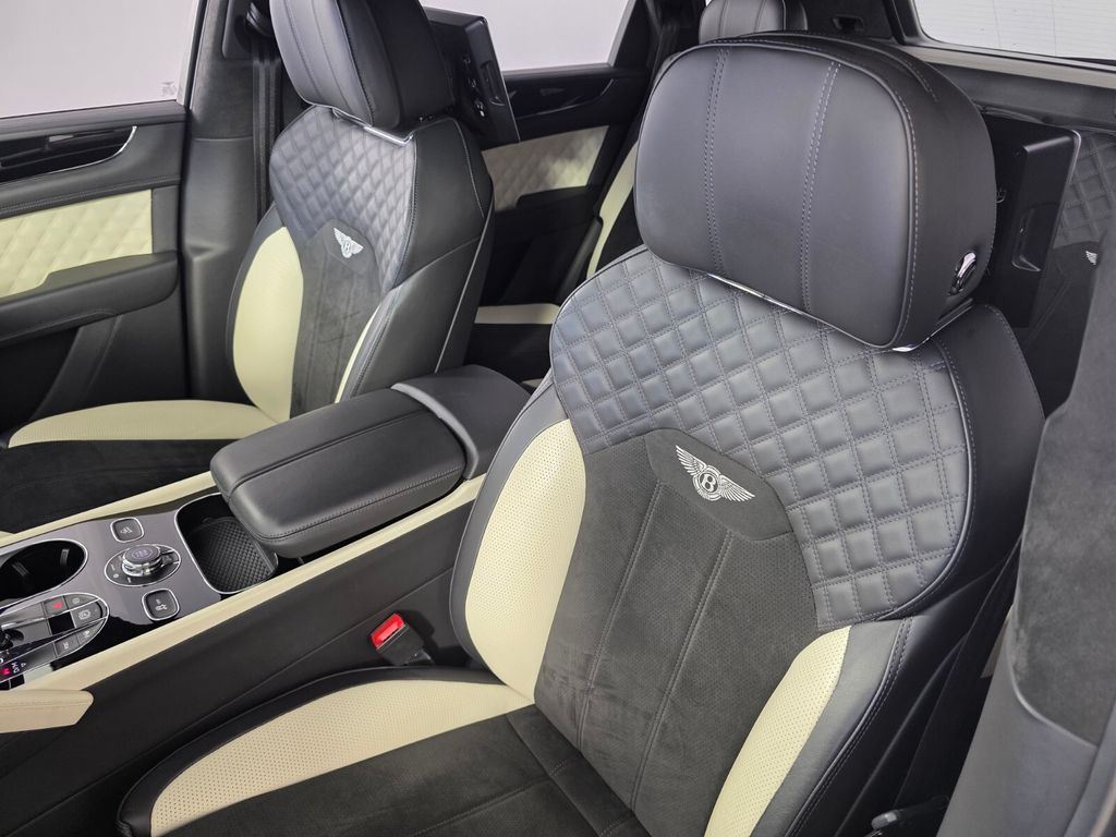 Used 2022 White Bentley  image 11