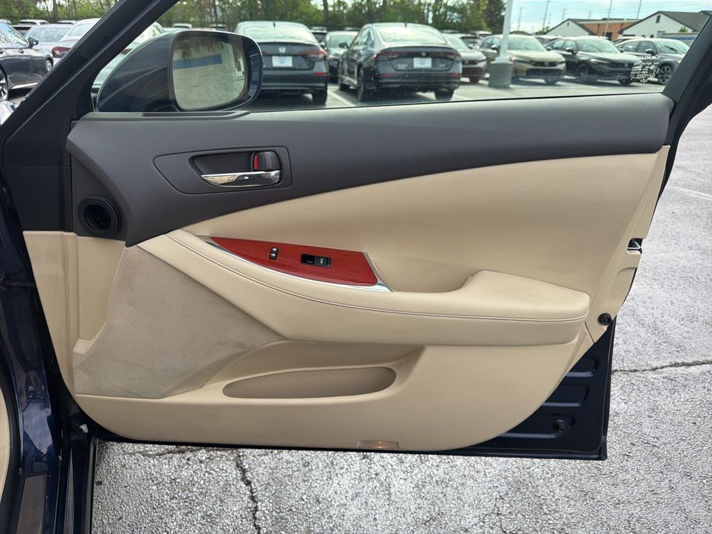 Thumbnail: 2012 Lexus ES - 25