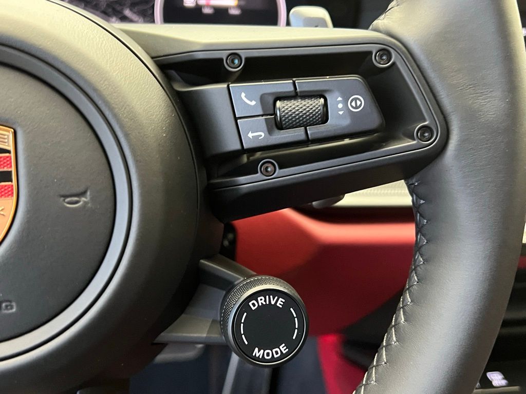 Thumbnail: 2025 Porsche 911 - 9