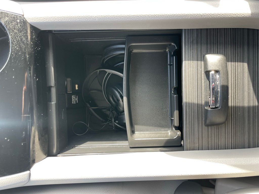 Thumbnail: 2016 Honda Pilot - 21