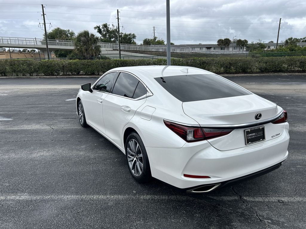 Thumbnail: 2021 Lexus ES - 10
