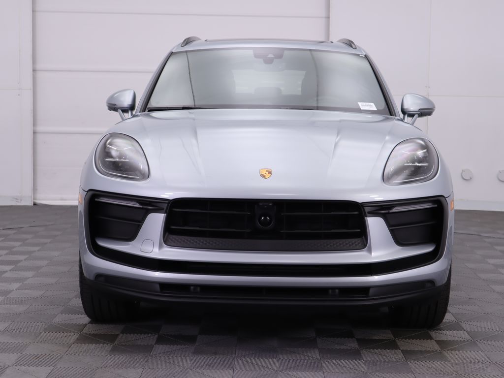 2024 Porsche Macan  2