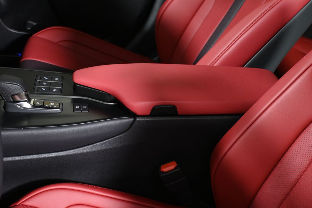 Thumbnail: 2025 Lexus UX - 26