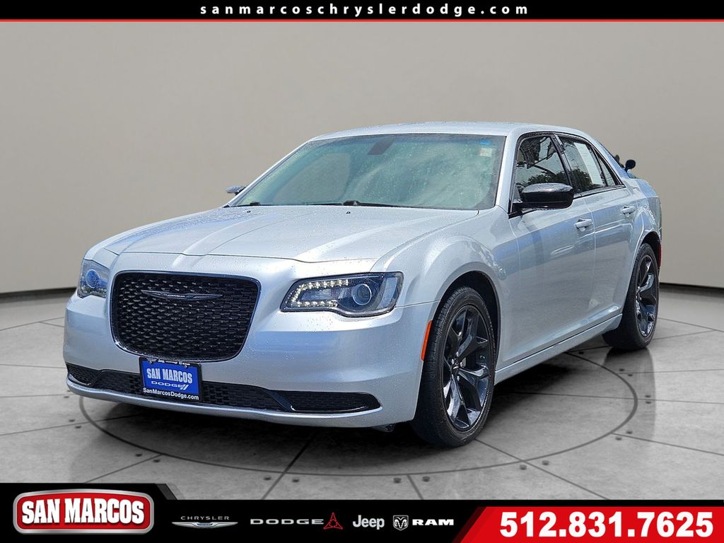 Silver Mist Clearcoat 2022 Chrysler 300 Touring RWD Sedan Rear-Wheel Drive 8-Speed Automatic