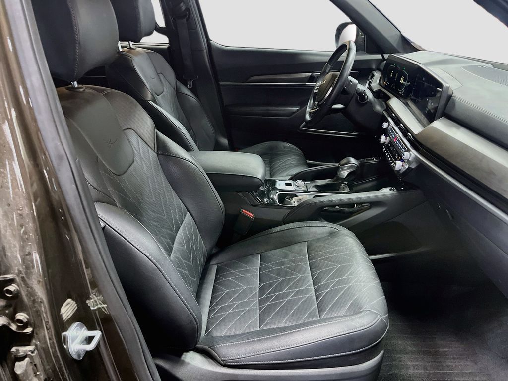 Used 2024 Green Kia EX X-Line image 30