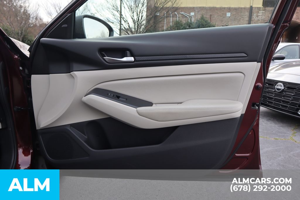 Used 2025 Red Nissan 2.5 SV image 29