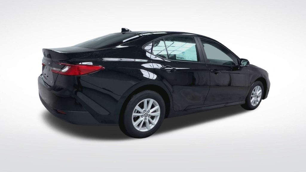 2026 Toyota Camry LE - Photo 9