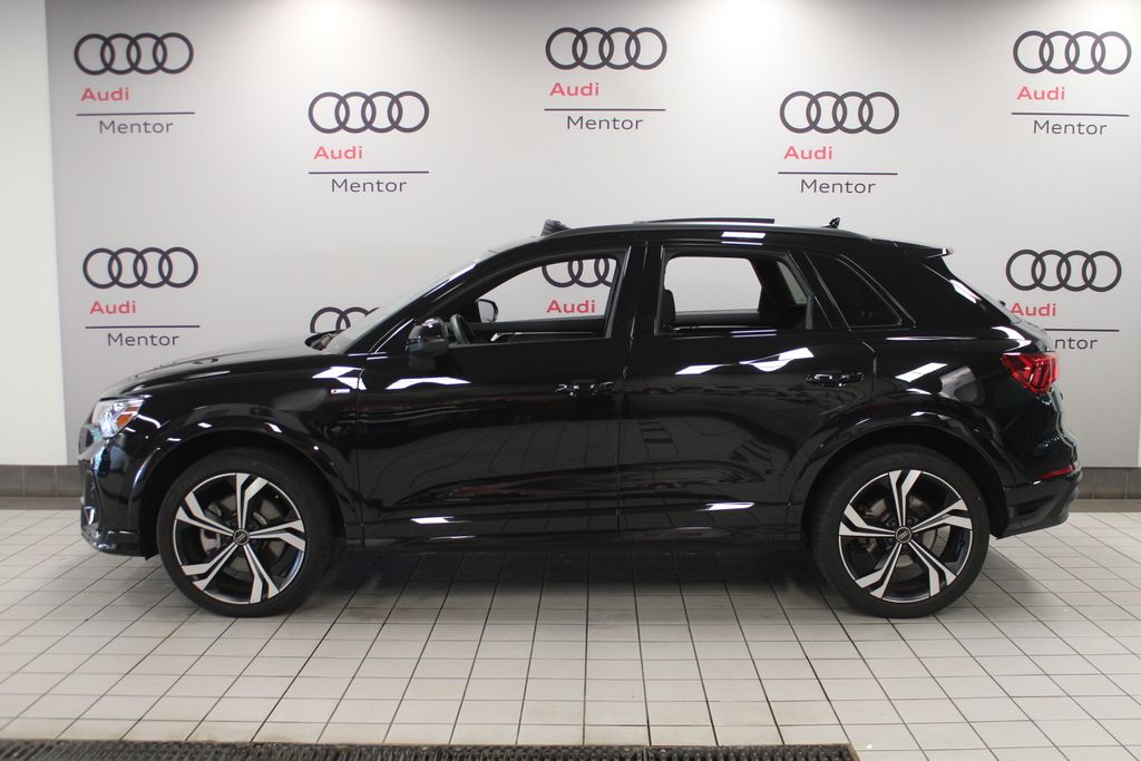 Thumbnail: 2024 Audi Q3 - 3