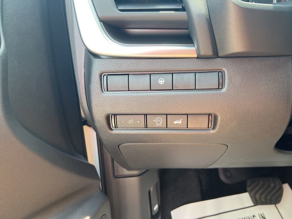 2025 Everest White Pearl Nissan Rogue SV FWD SUV