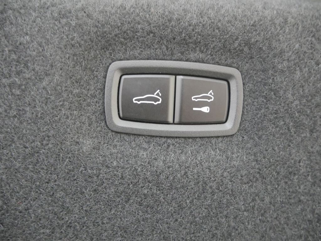 Thumbnail: 2026 Porsche Taycan - 18