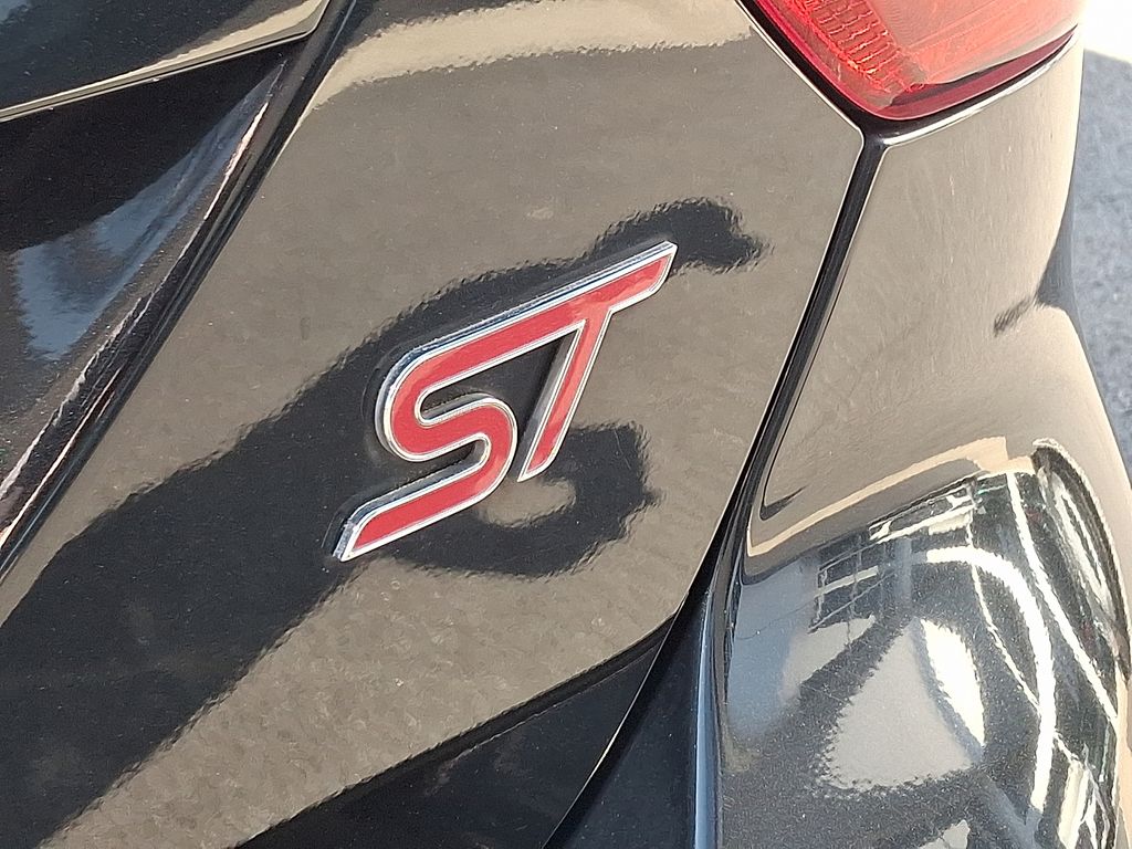 Thumbnail: 2013 Ford Focus - 30