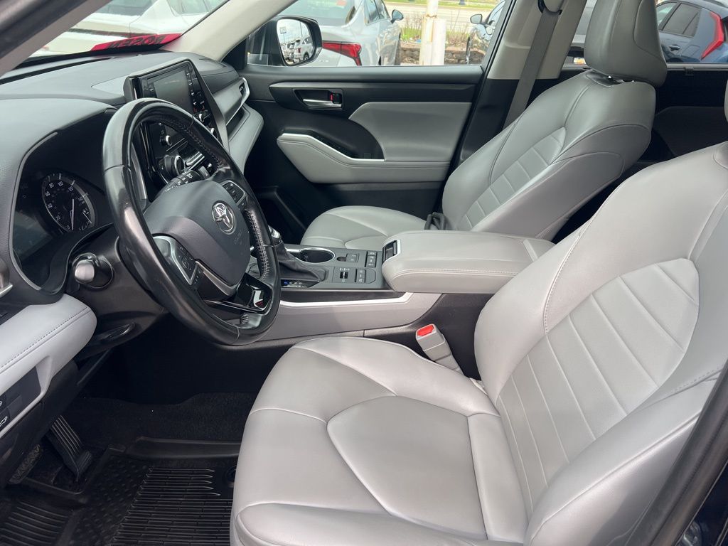 2021 Toyota Highlander XLE photo