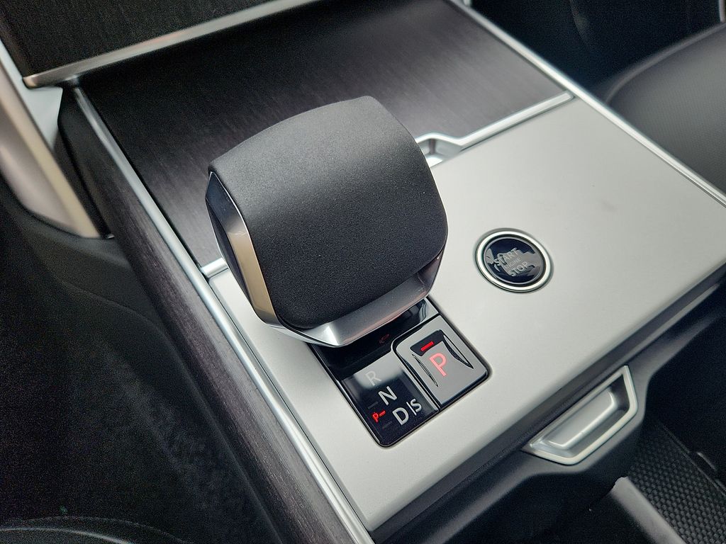 Thumbnail: 2025 Land Rover Range Rover - 7