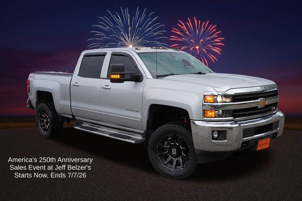 Silver Ice Metallic 2018 Chevrolet Silverado 2500HD Pickup Truck Four-Wheel Drive 6-Speed Automatic Overdrive