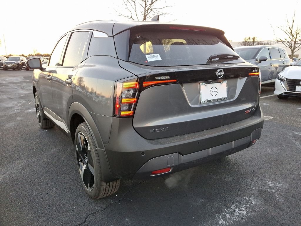 2025 Nissan Kicks SR 3