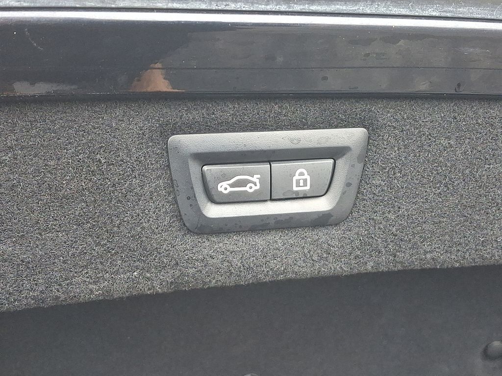 Thumbnail: 2023 BMW 8 Series - 31