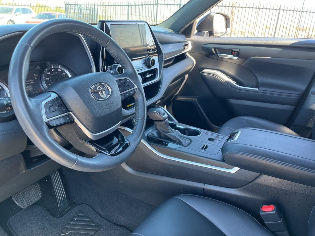 Thumbnail: 2024 Toyota Highlander - 19