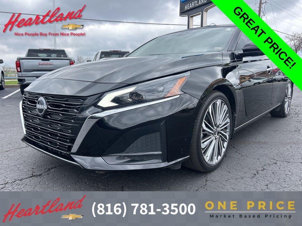 Super Black Clearcoat 2024 Nissan Altima 2.5 SL FWD Sedan Front-Wheel Drive Continuously Variable Transmission