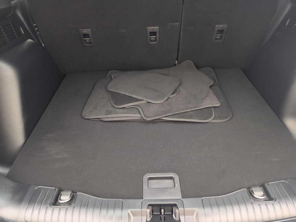 2023 Oxford White Ford Escape Base FWD SUV