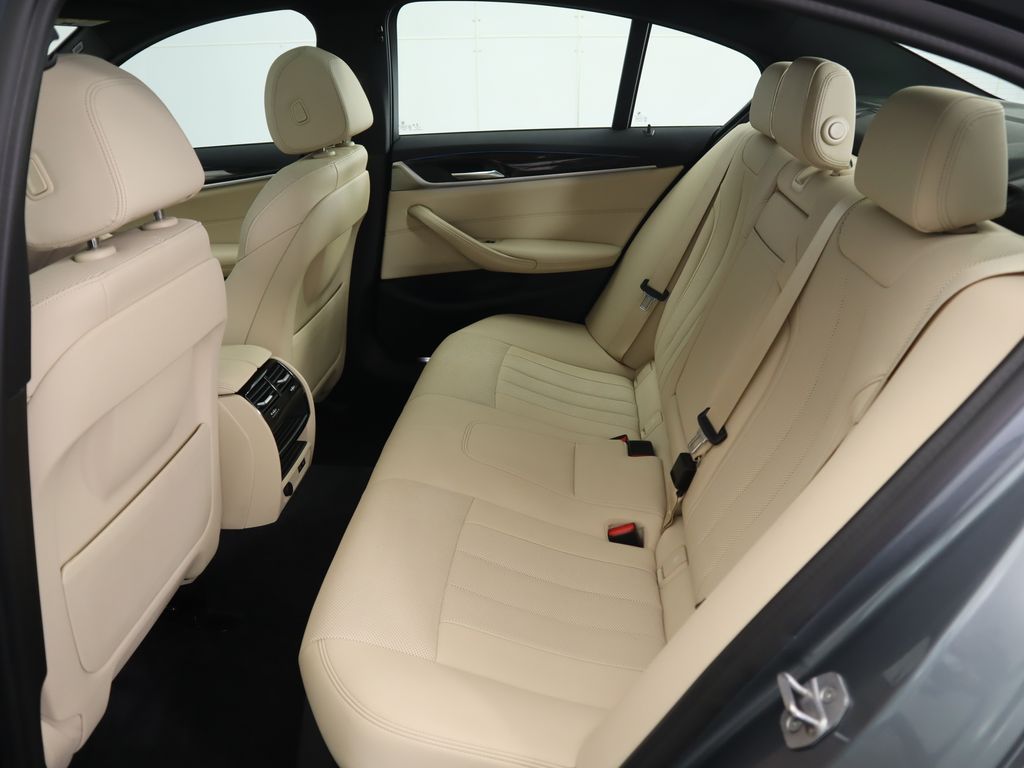 Thumbnail: 2021 BMW 5 Series - 22