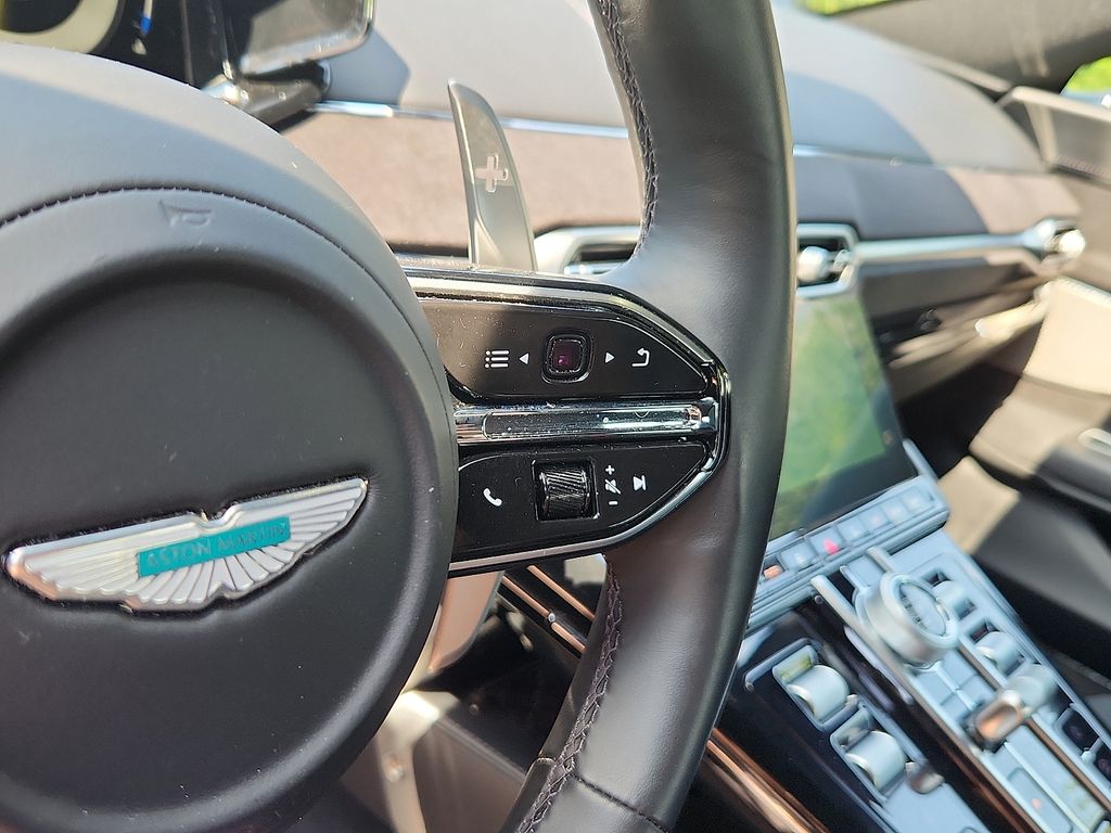 Thumbnail: 2025 Aston Martin Vantage - 20