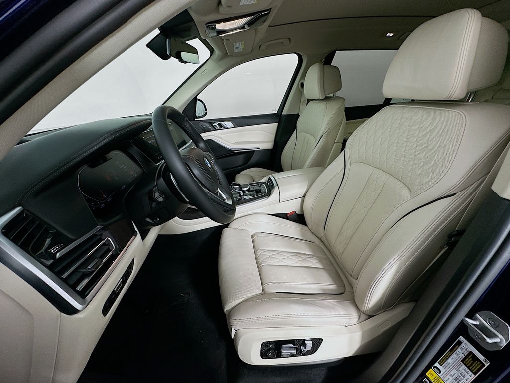 2022 BMW X7 xDrive40i 22
