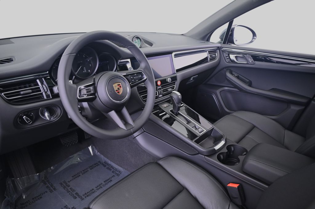 Thumbnail: 2025 Porsche Macan - 4