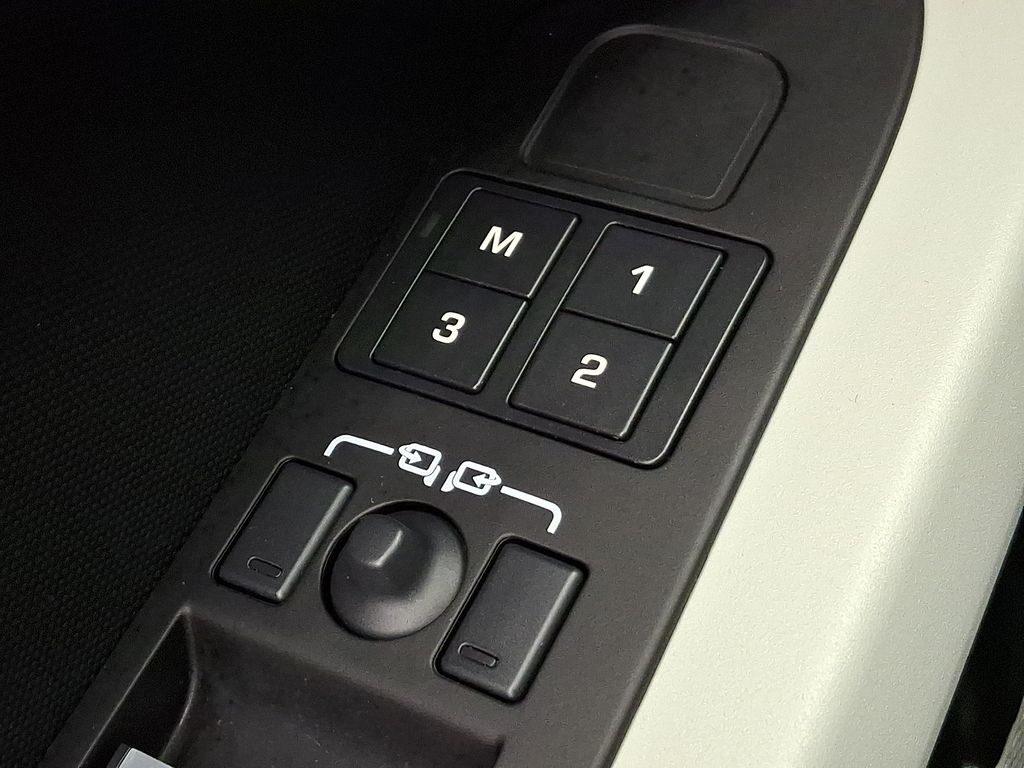 Thumbnail: 2024 Land Rover Defender - 27