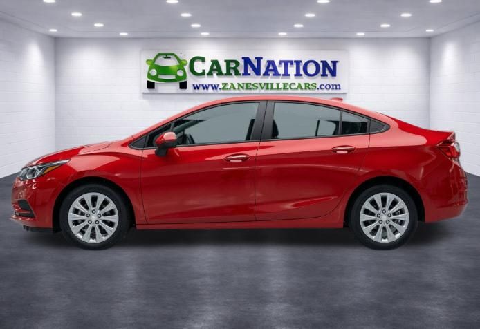 Photo 2 of 2018 Chevrolet Cruze LS Auto