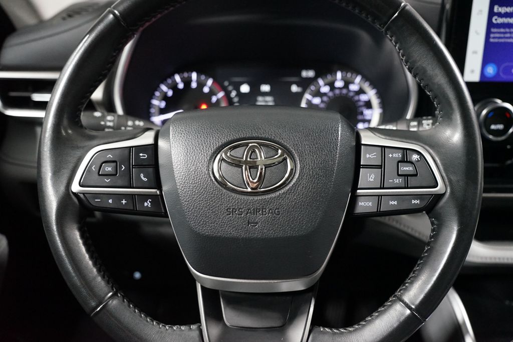 Thumbnail: 2023 Toyota Highlander - 12