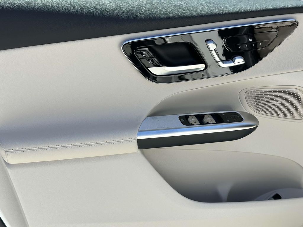 2025 Mercedes-Benz GLC 300 16