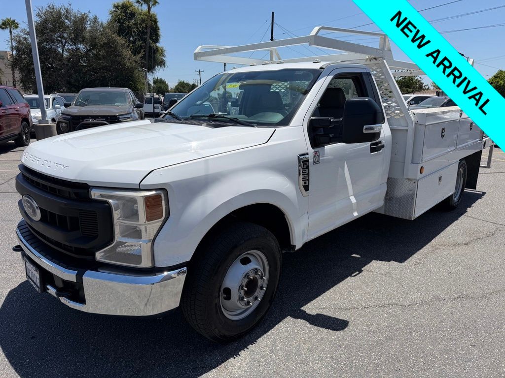 Oxford White 2022 Ford F-350 Super Duty Chassis Pickup Truck 4X2 Automatic