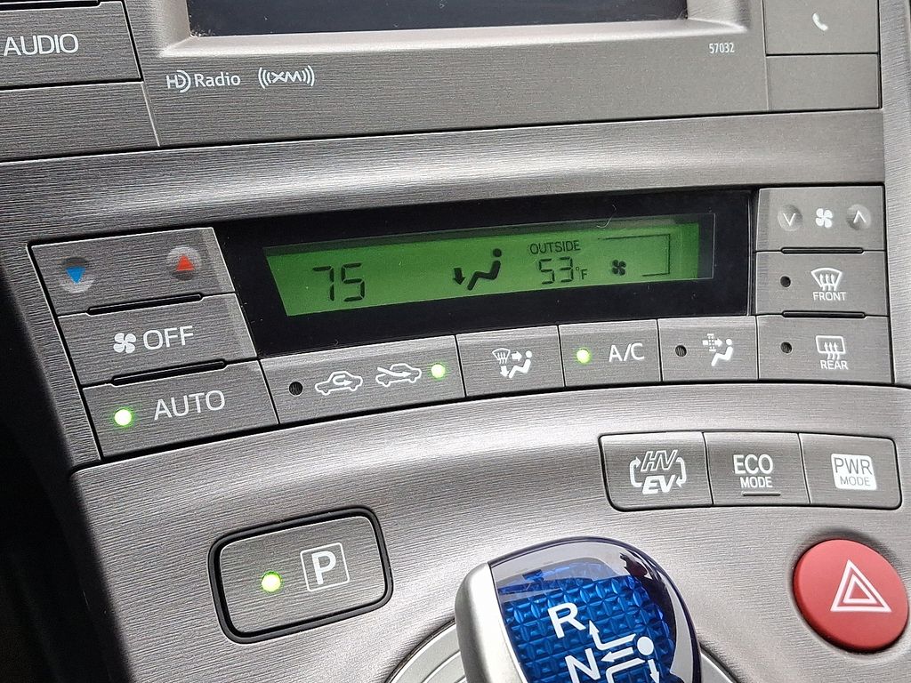 Thumbnail: 2014 Toyota Prius - 15