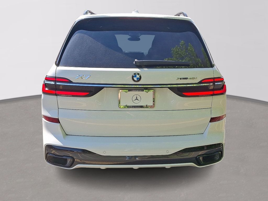 2023 BMW X7 xDrive40i 4