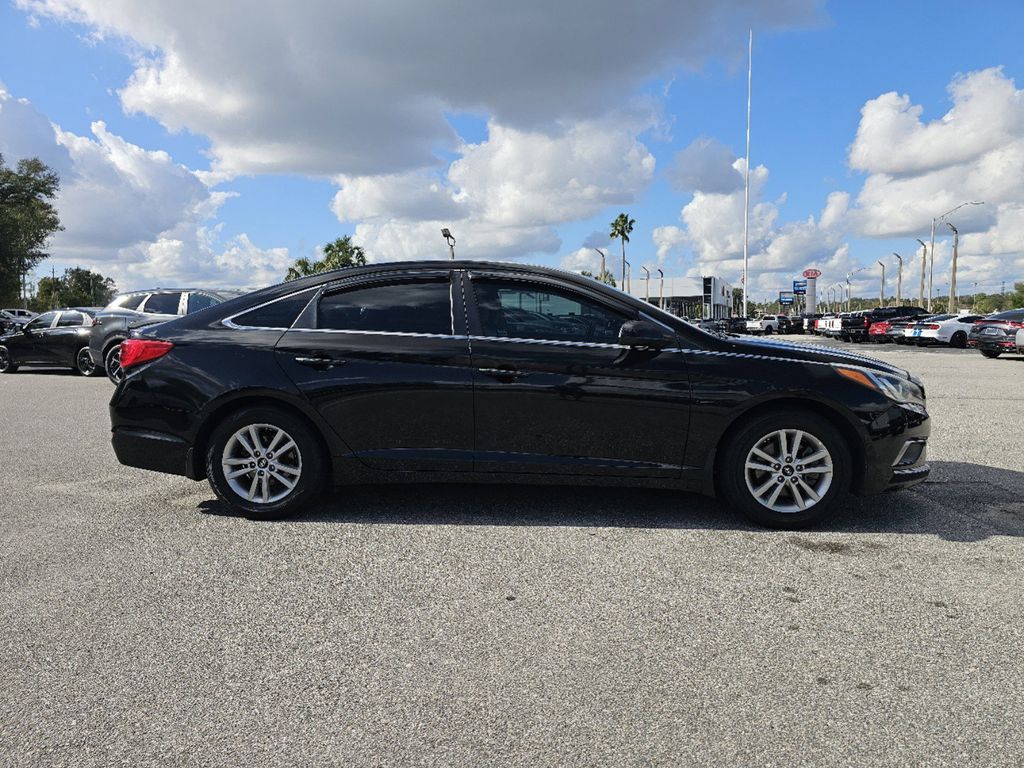 2017 Hyundai Sonata SE 2