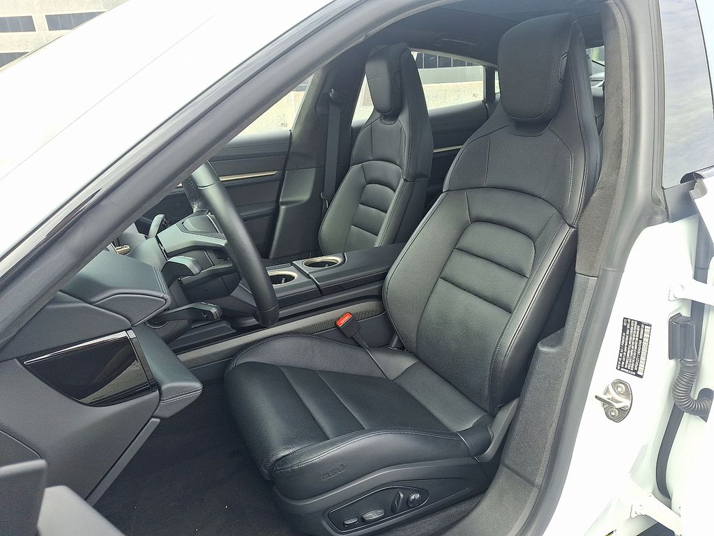 Thumbnail: 2022 Porsche Taycan - 15