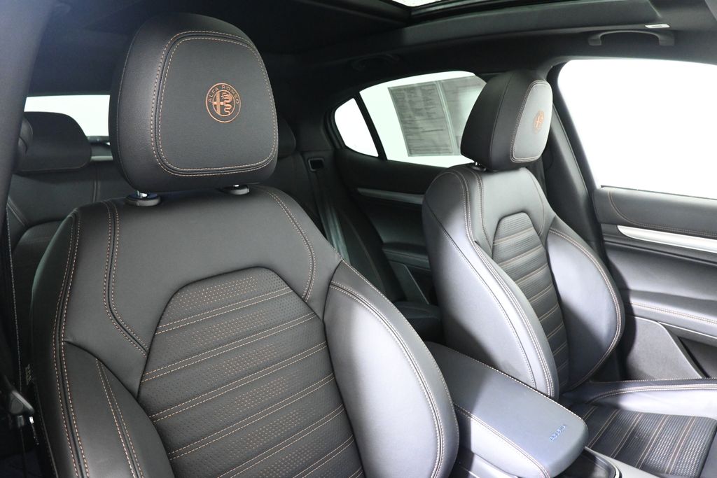Thumbnail: 2025 Alfa Romeo Stelvio - 32