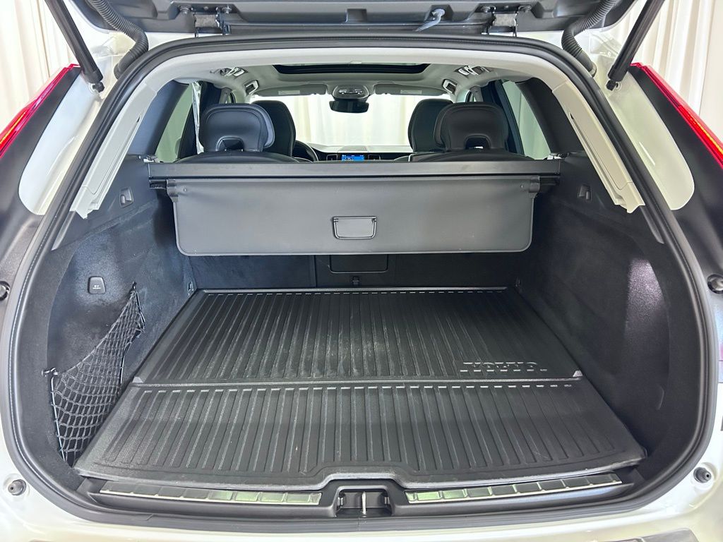 used 2022 Volvo XC60 Recharge Plug-In Hybrid car, priced at $30,991