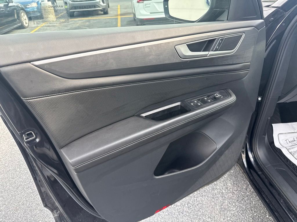 2024 Volkswagen Atlas Cross Sport 2.0T SE Black at Subaru and VW of Moon Township