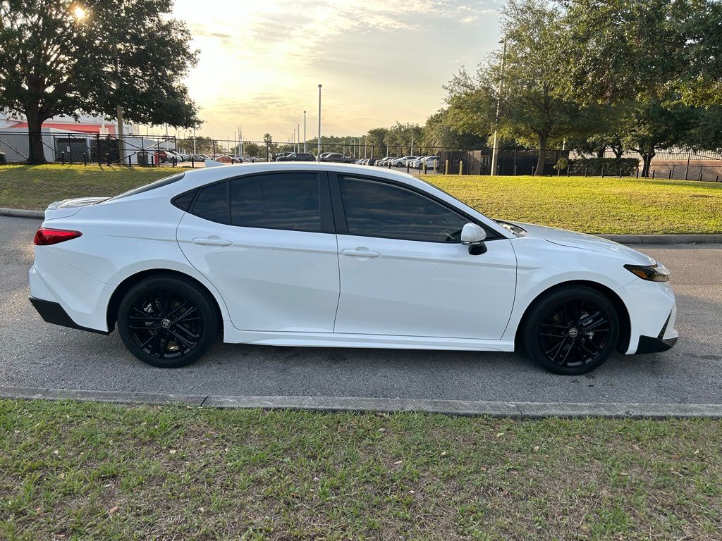 2025 Toyota Camry SE 6