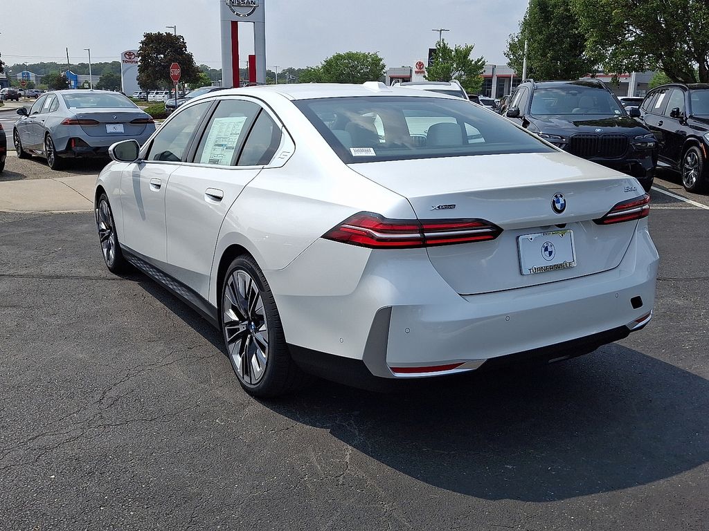 Thumbnail: 2026 BMW 5 Series - 3
